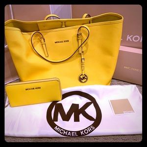 Authentic Michael Kors Handbag & matching wallet